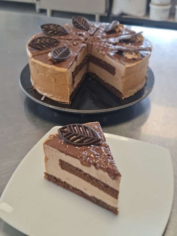 TORTA SNIKERS - HRUSTLJAVI UŽITEK