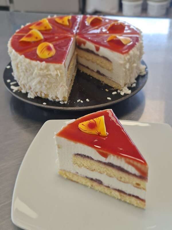 TORTA JAGODA BELA ČOKOLADA - NEŽNA ROMANCA