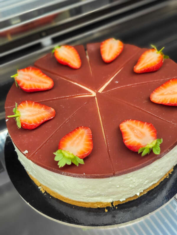 DRUŽINSKA TORTICA - SLADKI TRENUTKI V KROGU NAJBLIŽJIH